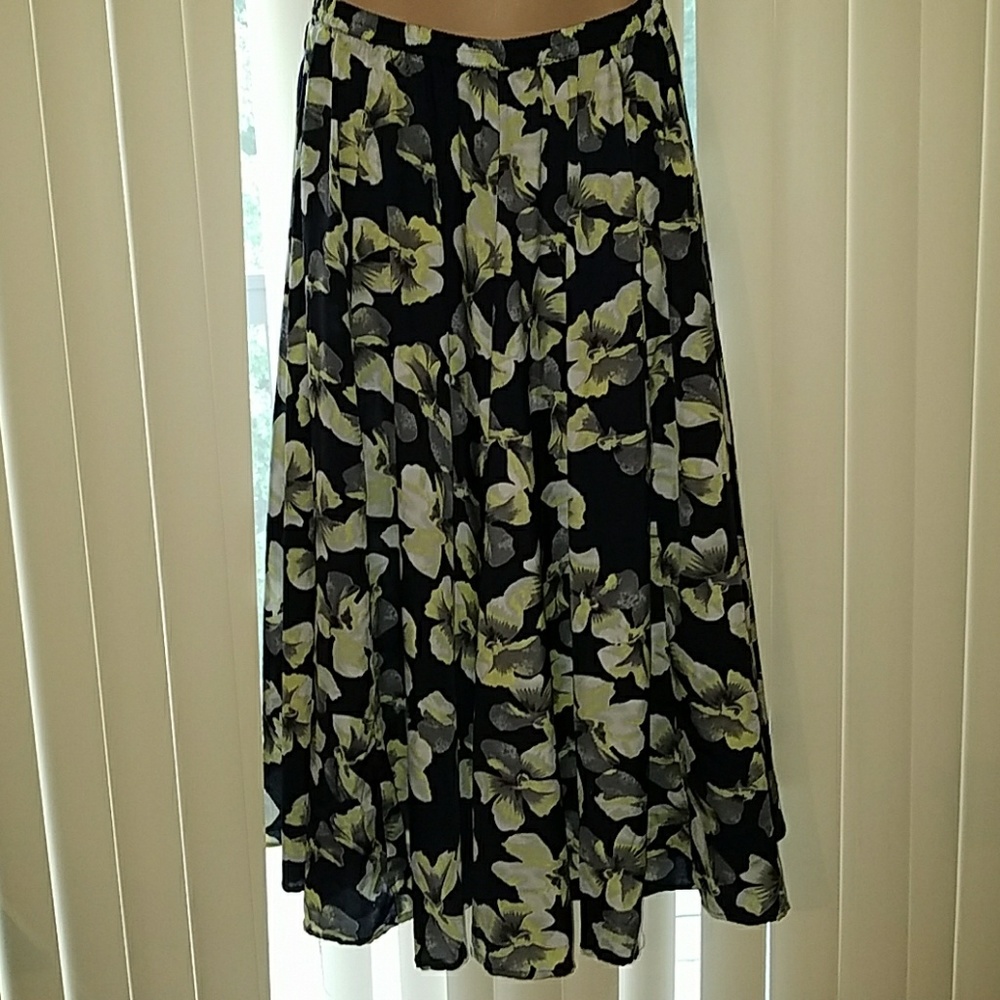 Flowy maxi skirt